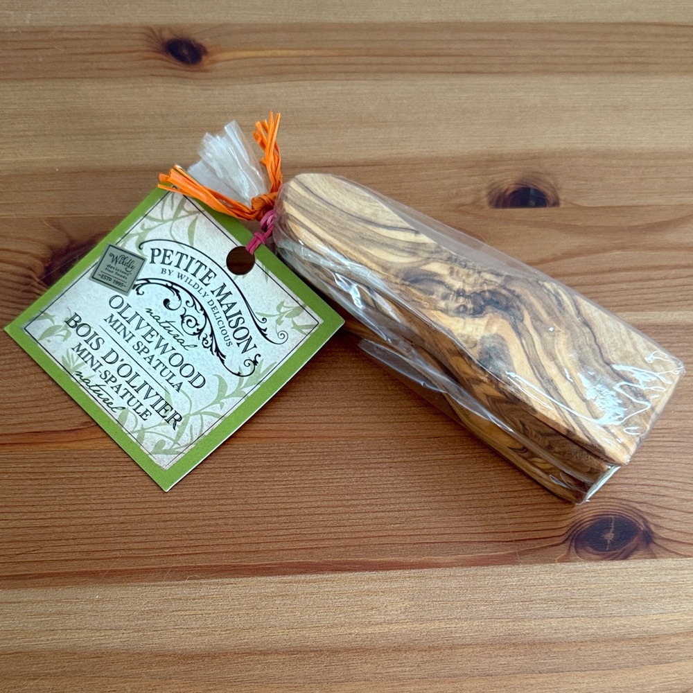 Petite Madison by wildly delicious - olive wood mini spatulas (set of 6) NWT